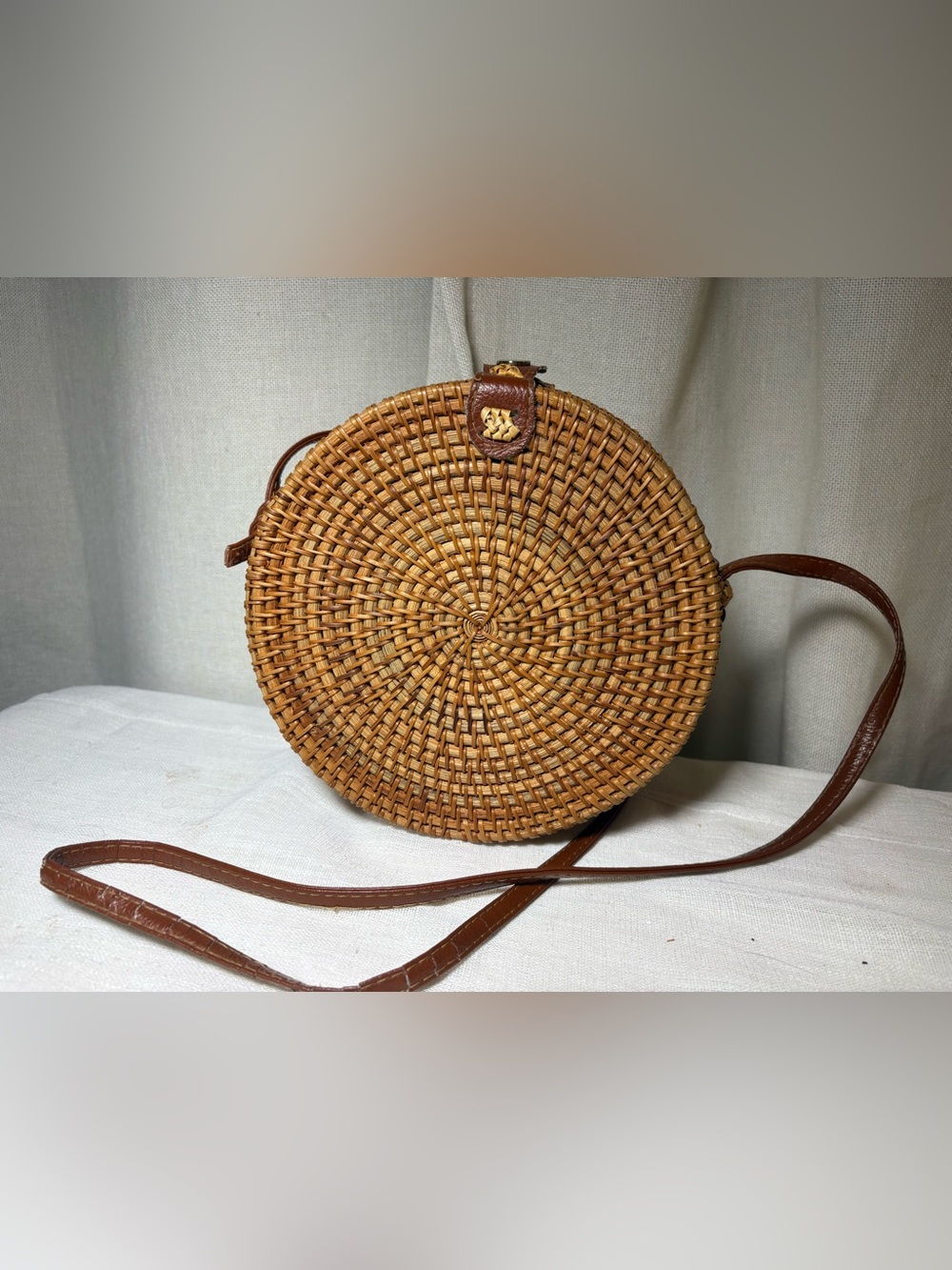 Handwoven Round Rattan Crossbody Bag Floral Fabric Inside Coastal Resortwear - Picture 6 of 8